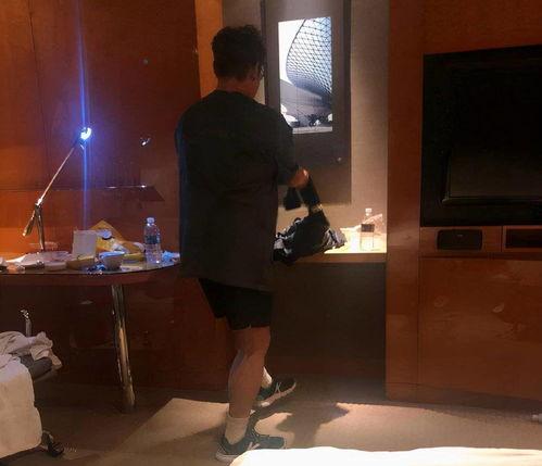 圈内爆料谭咏麟,揭秘巨星背后的故事