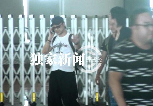 汪峰夜晚爆料视频播放,揭秘娱乐圈不为人知的一面 第3张 汪峰夜晚爆料视频播放,揭秘娱乐圈不为人知的一面 第3张